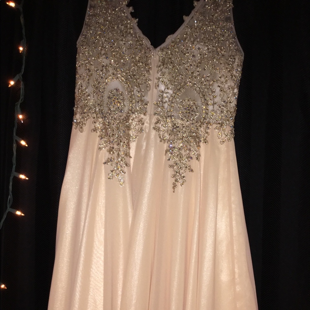 🥂PROM DRESS in a pretty champagne color!🥂 - Picture 4 of 5